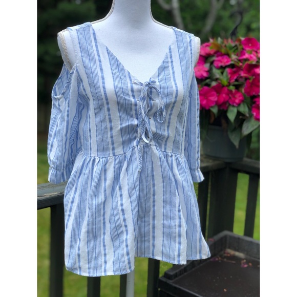 Doe & Rae Cold Shoulder Top - Picture 1 of 4